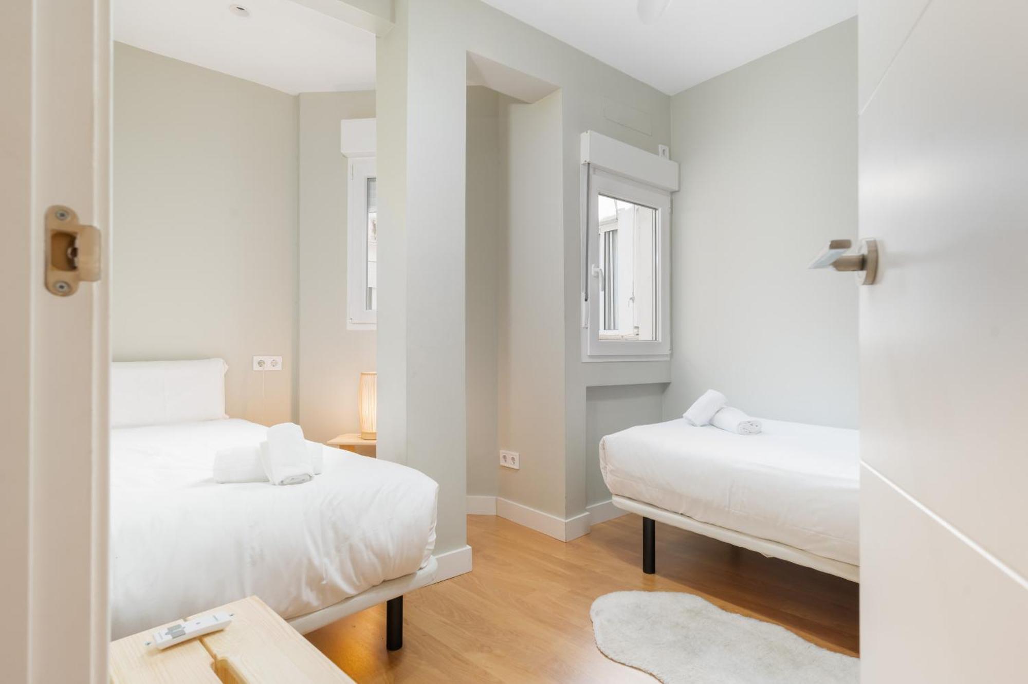 With Views -santa Isabel Square- 2bd1bth Appartement Séville
