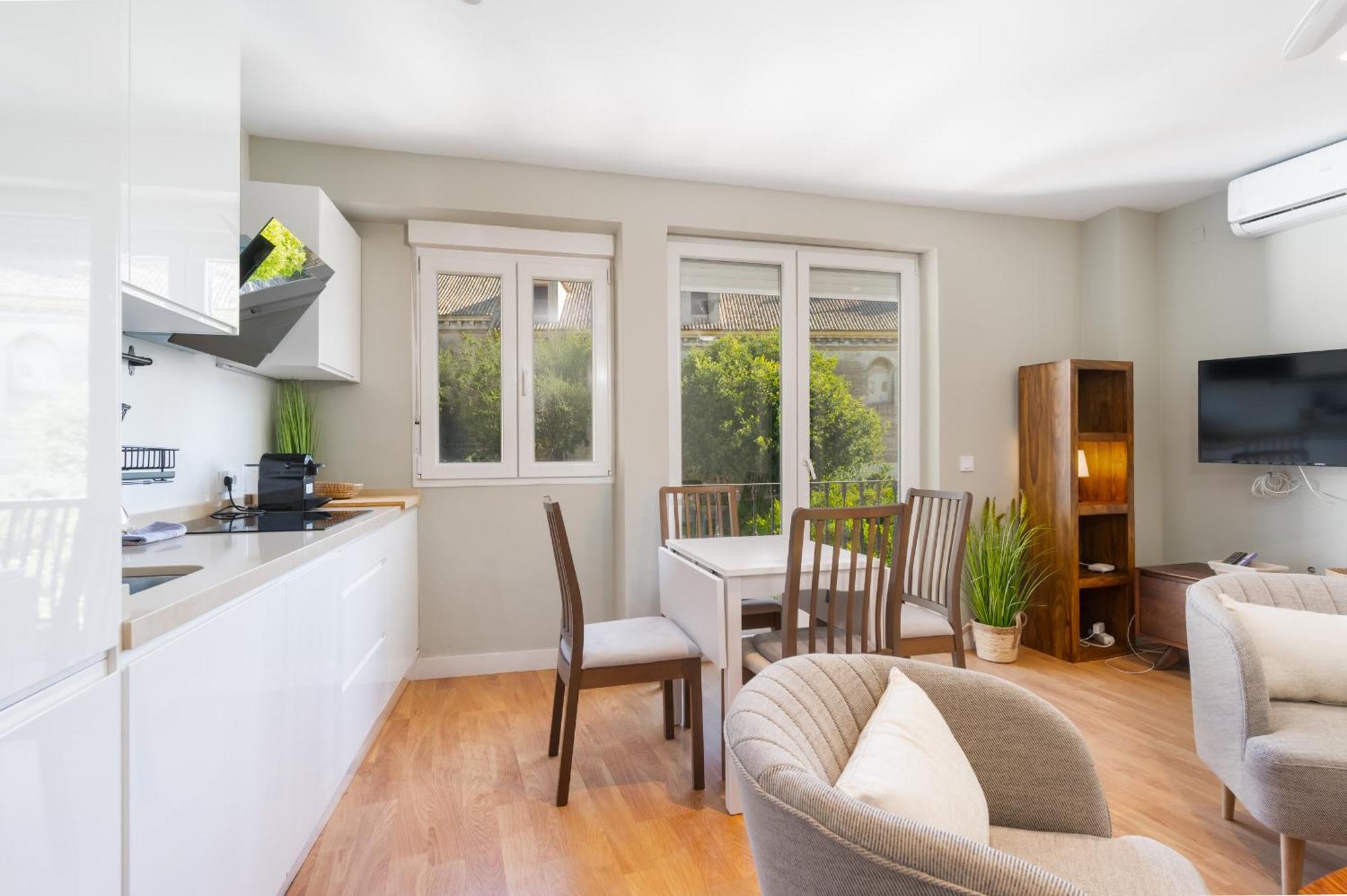 Apartamento With Views -santa Isabel Square- 2bd1bth Sevilla